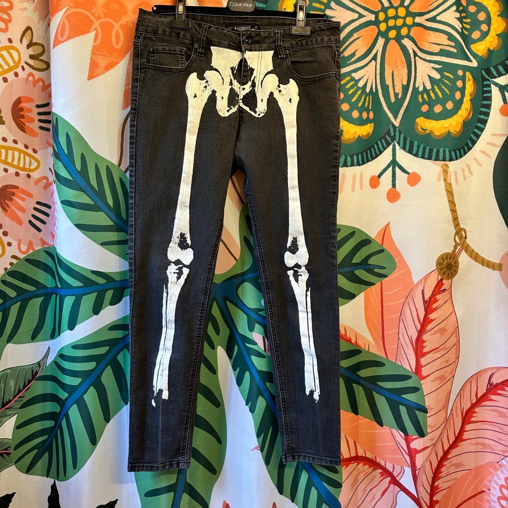 Lovesick Women Black Skeleton Graphic Skinny Jeans Size 11 HT1802-P016 Stretch